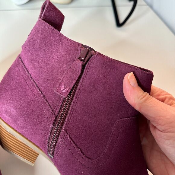 Vionic Vera Chic Eggplant Purple Sueded Ankle Boots Side Zipper Low Heels 8.5 - Picture 11 of 14